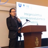 Fotografía del Dr. Hugo Daniel Parrales López